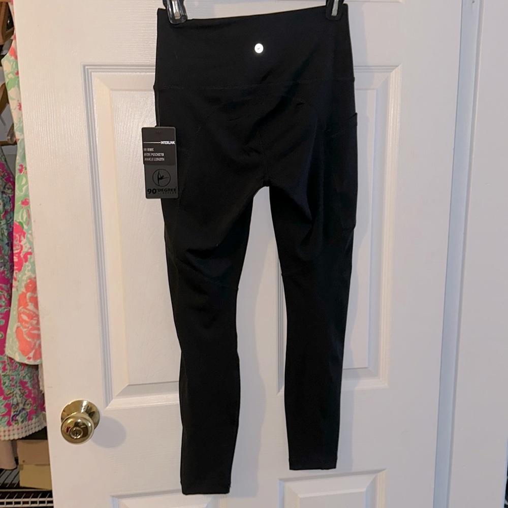 Blk legging w pockets, ankle length sz sml NWT 90 degree by reflex style PW74542